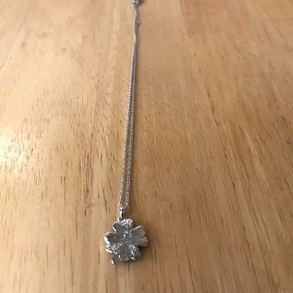 Four Leaf Clover Necklace Austrian Crystals New - Picture 7 of 8